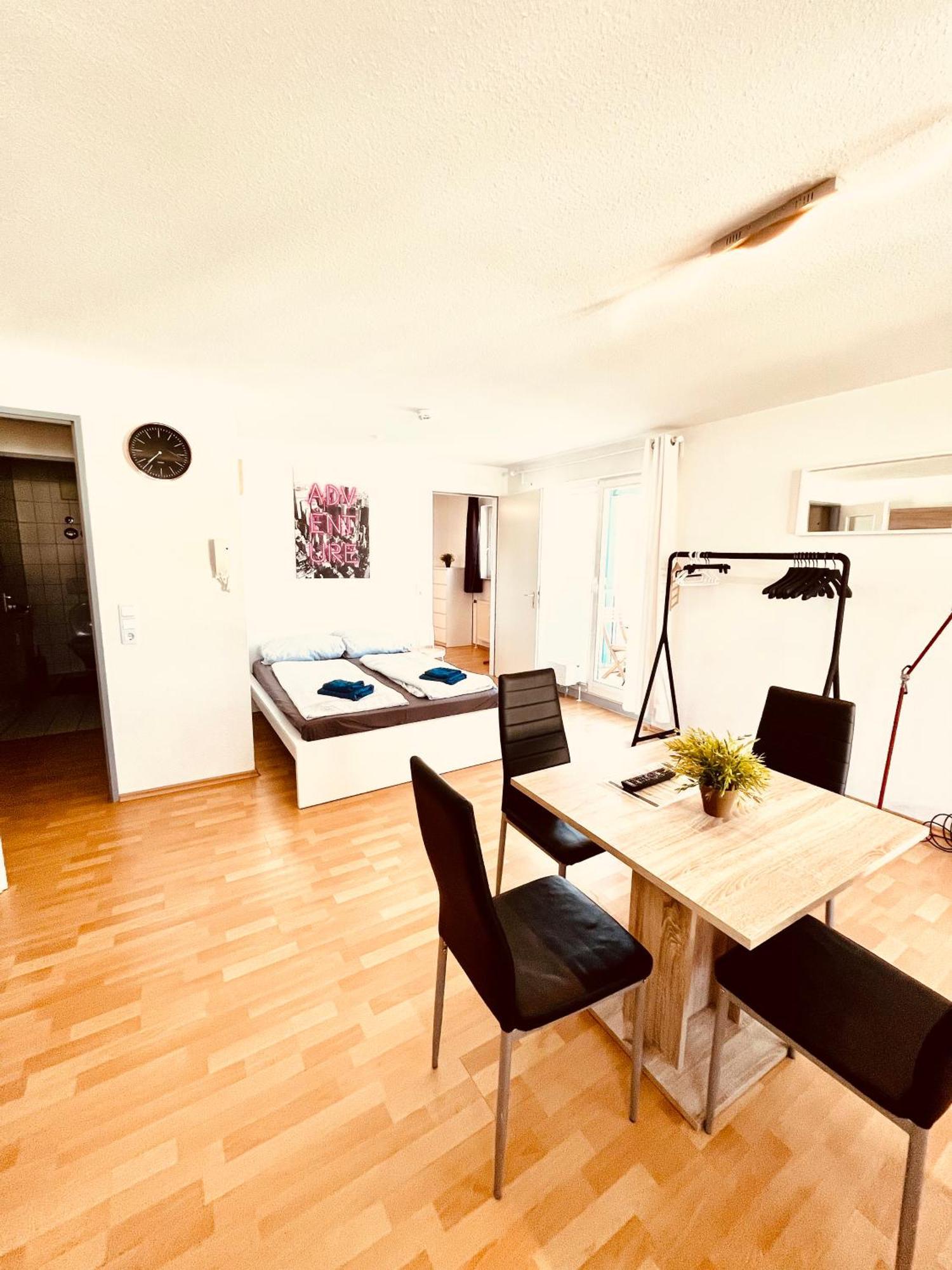 Outletcity Apartment Ferienwohnung Metzingen Metzingen  Bagian luar foto